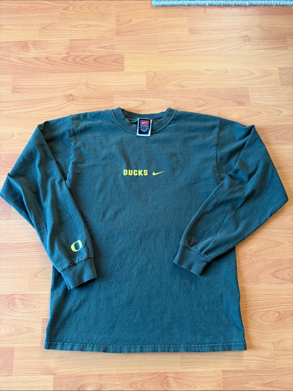 Vintage Nike Teams Oregon Ducks Green Long Sleeve Tee Size Small